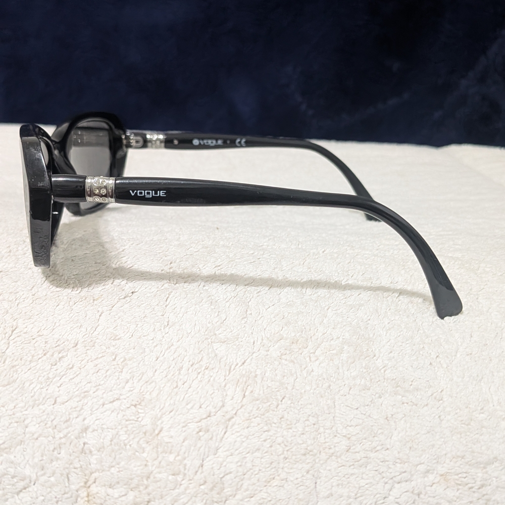 Vogue Black Sunglasses Rectangular Frame Sleek De… - image 3